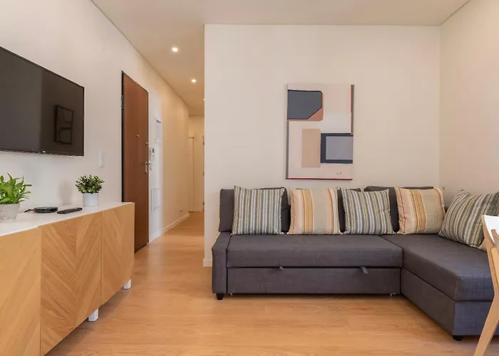 Homely 2Bdr Apartment With Terrace By Lovelystay